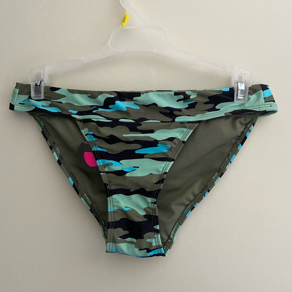 No Boundary Size Small (3-5) women’s camouflage print bikini bottoms